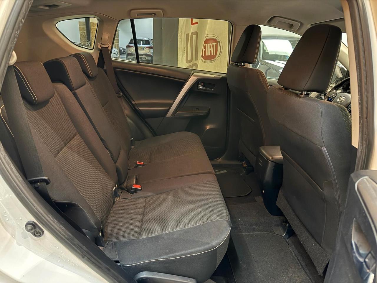 Toyota RAV 4 RAV4 2.0 D-4D 2WD Business