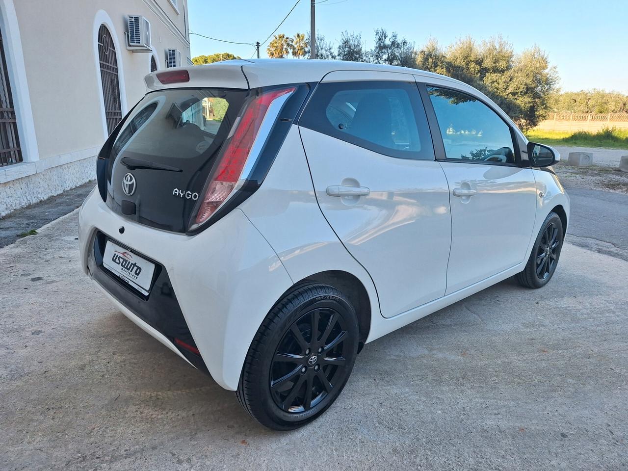 Toyota Aygo 1.0 69 CV 5 porte x-play RETROCAMERA FULL