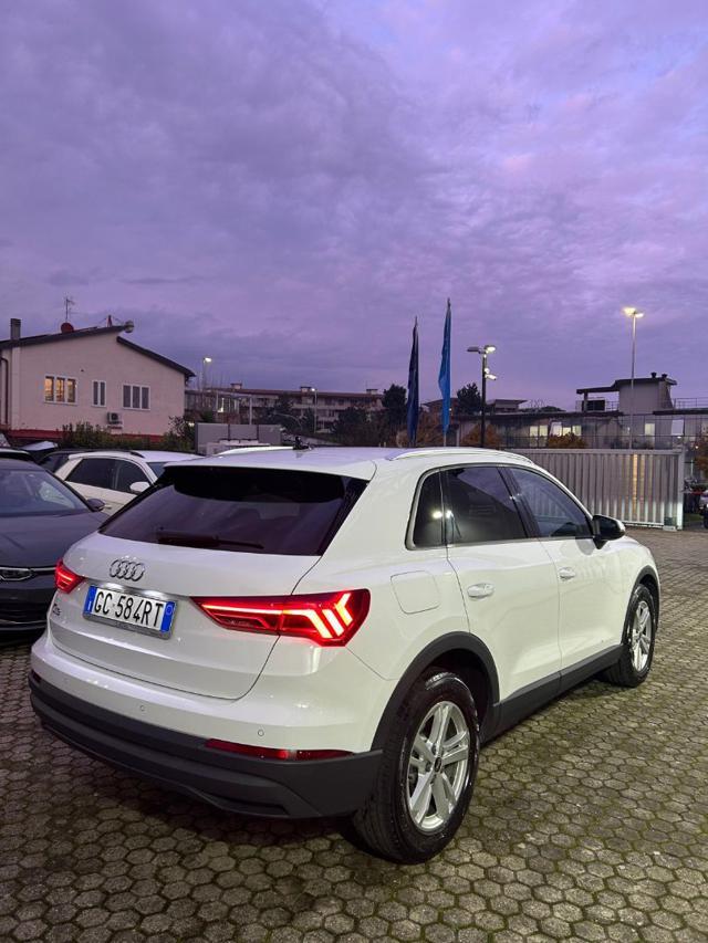 AUDI Q3 35 TDI S tronic Business