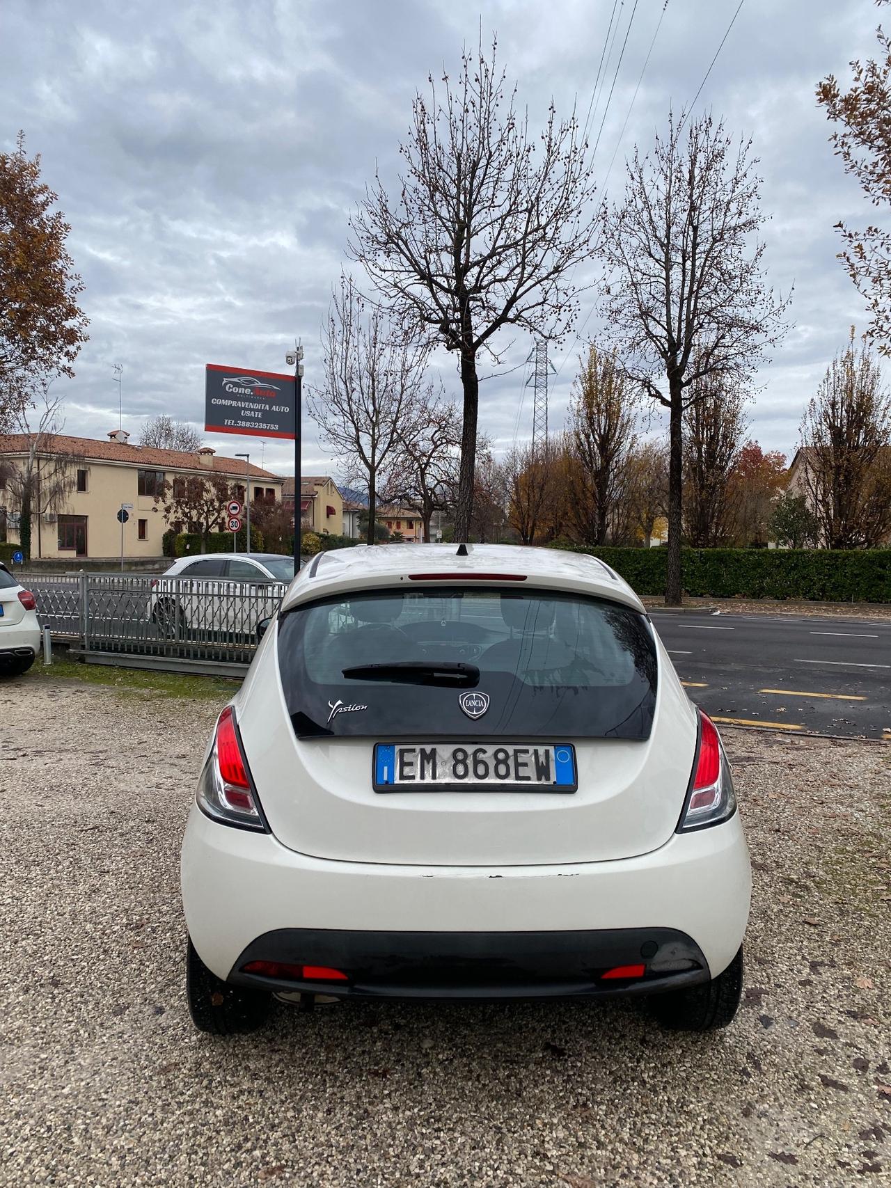 Lancia Ypsilon 1.2 69 CV 5 porte S&S Platinum