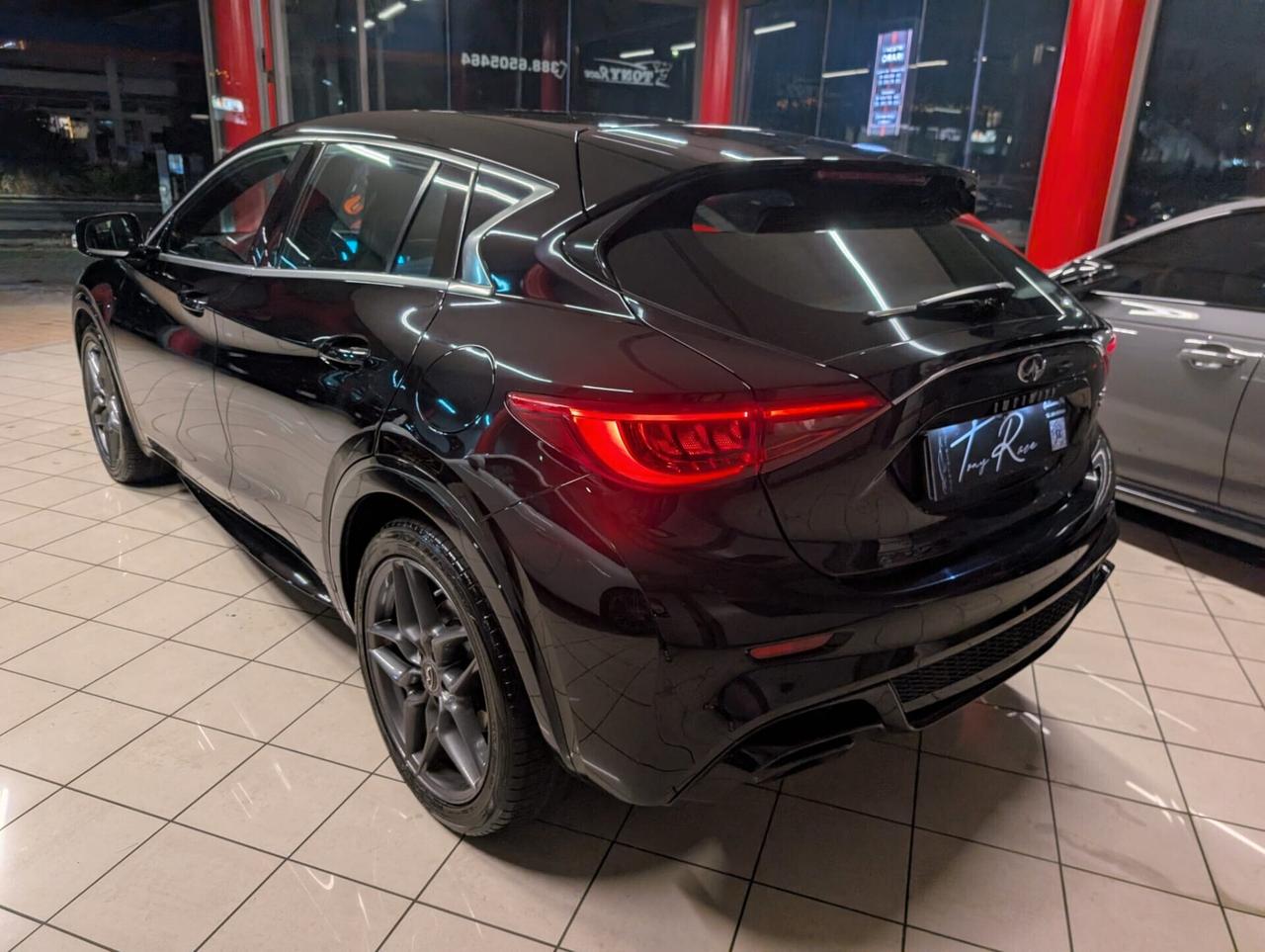 Infiniti Q30 1.5 diesel Sport Black