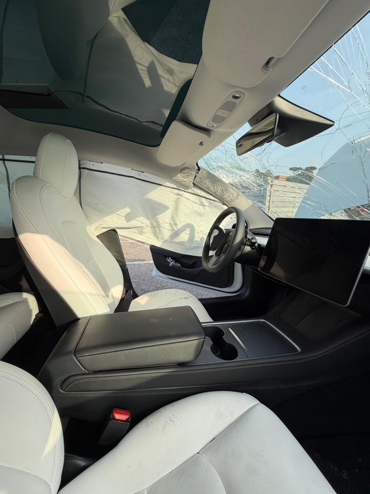 Tesla Model 3 Long Range AWD Performance