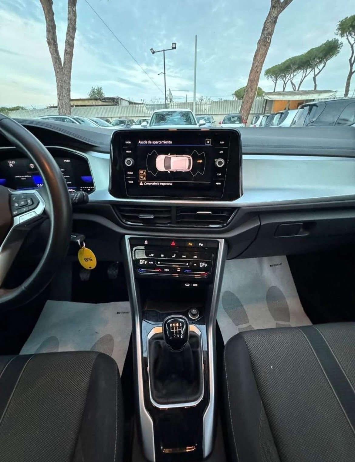 VOLKSWAGEN T ROC BENZINA AUTO A NOLEGGIO