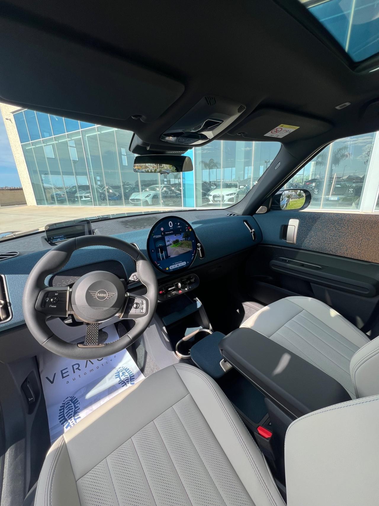 Mini Cooper D Countryman Favoured Possibilià noleggio no scoring