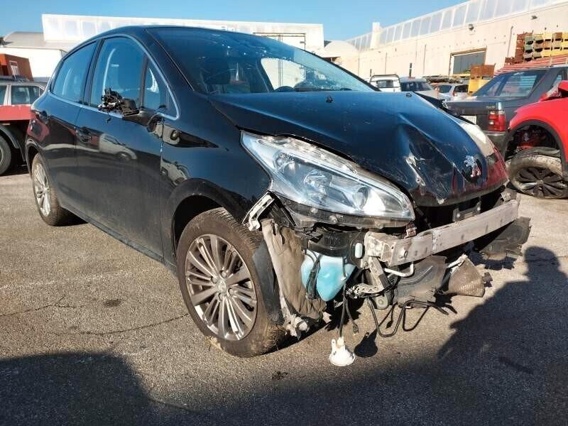 Peugeot 208 PureTech 82 5 porte Allure