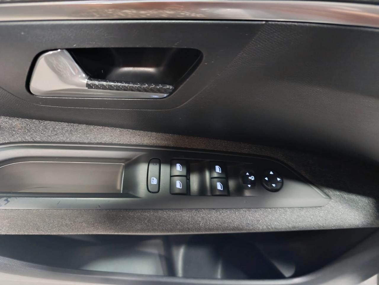 Peugeot 3008 del 2018 - AUTOMATICA 140.000 km -