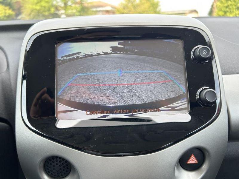 Toyota Aygo 1.0 VVT-i 69 CV 5p x-play NAVI + RETROCAMERA