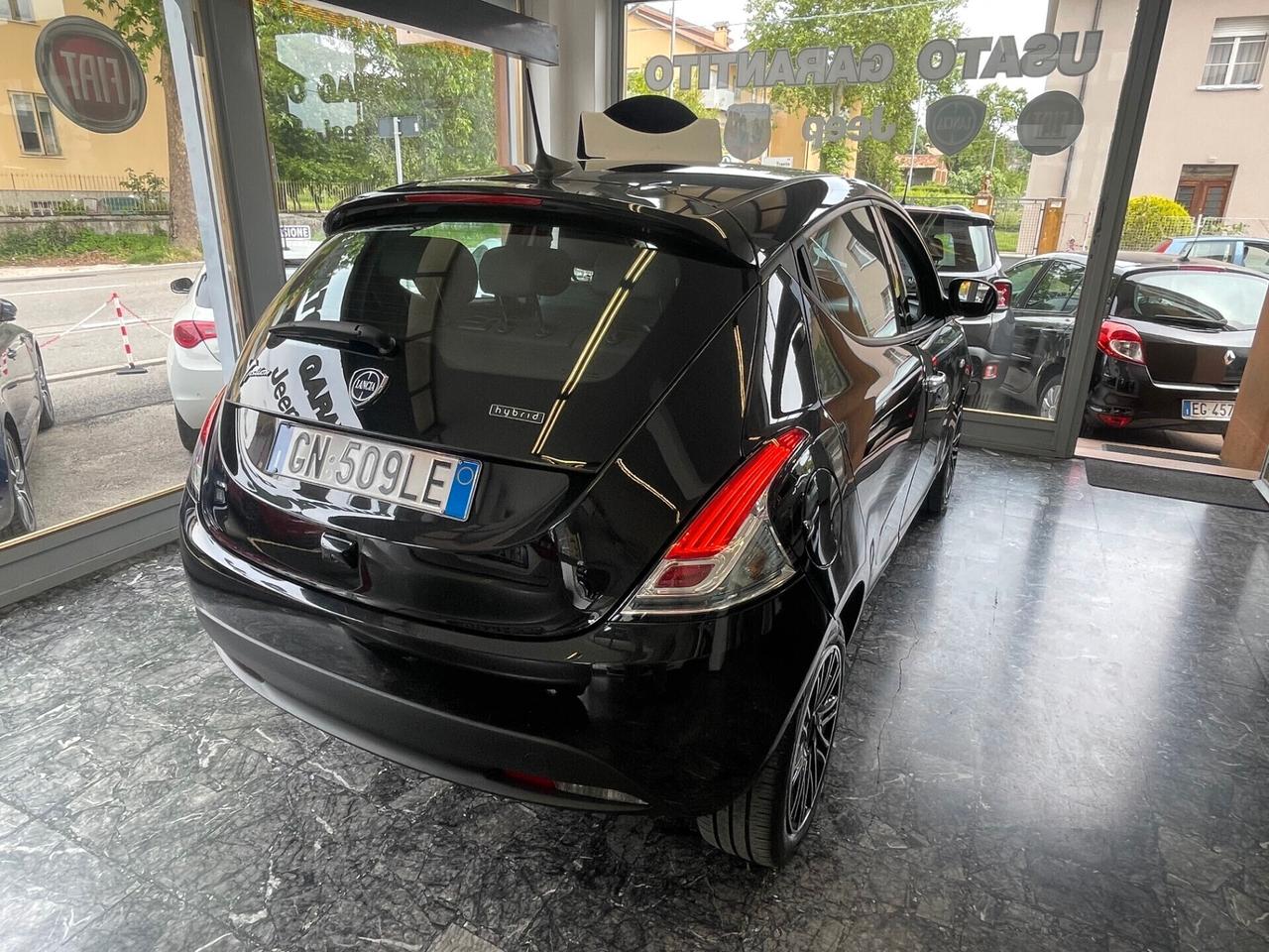 Lancia Ypsilon 1.0 Hybrid Gold