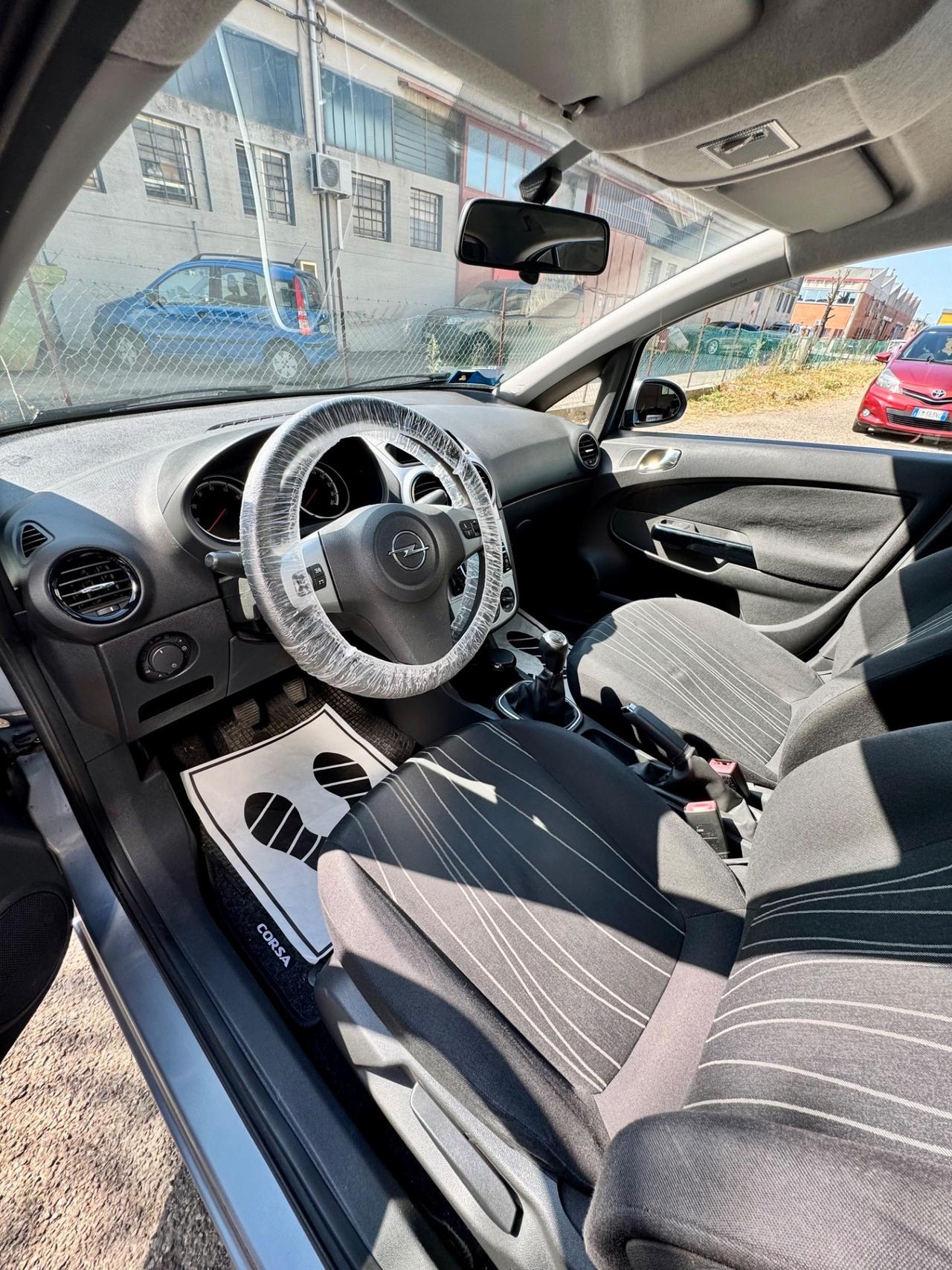 Opel Corsa 1.2 5 porte Easytronic Cosmo