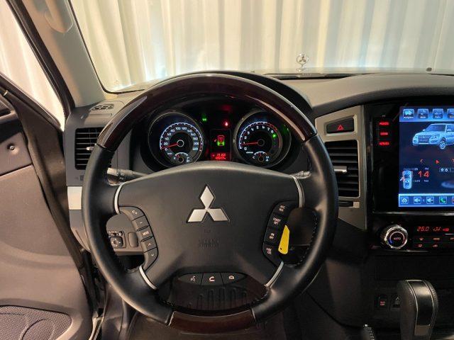 MITSUBISHI Pajero 3.8 4WD Gold Panorama Leder Alu