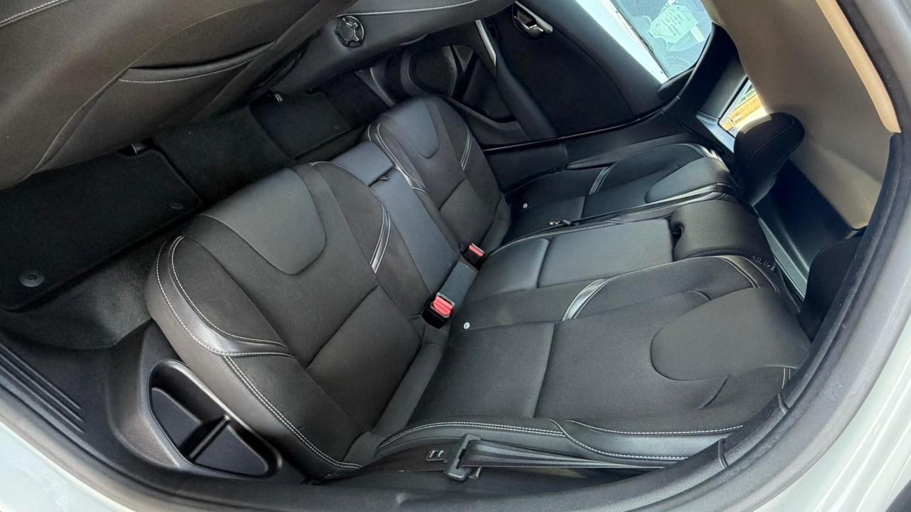 Volvo V40 D2 R-design