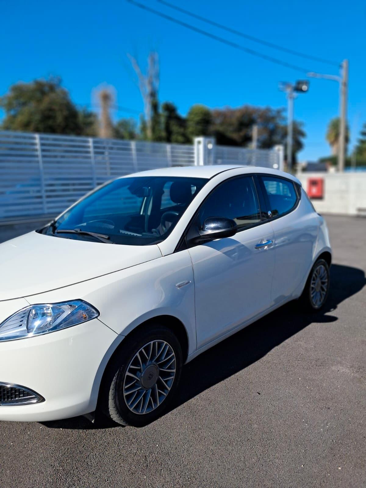 Lancia Ypsilon 1.2 69 CV 5 porte GPL Ecochic Gold