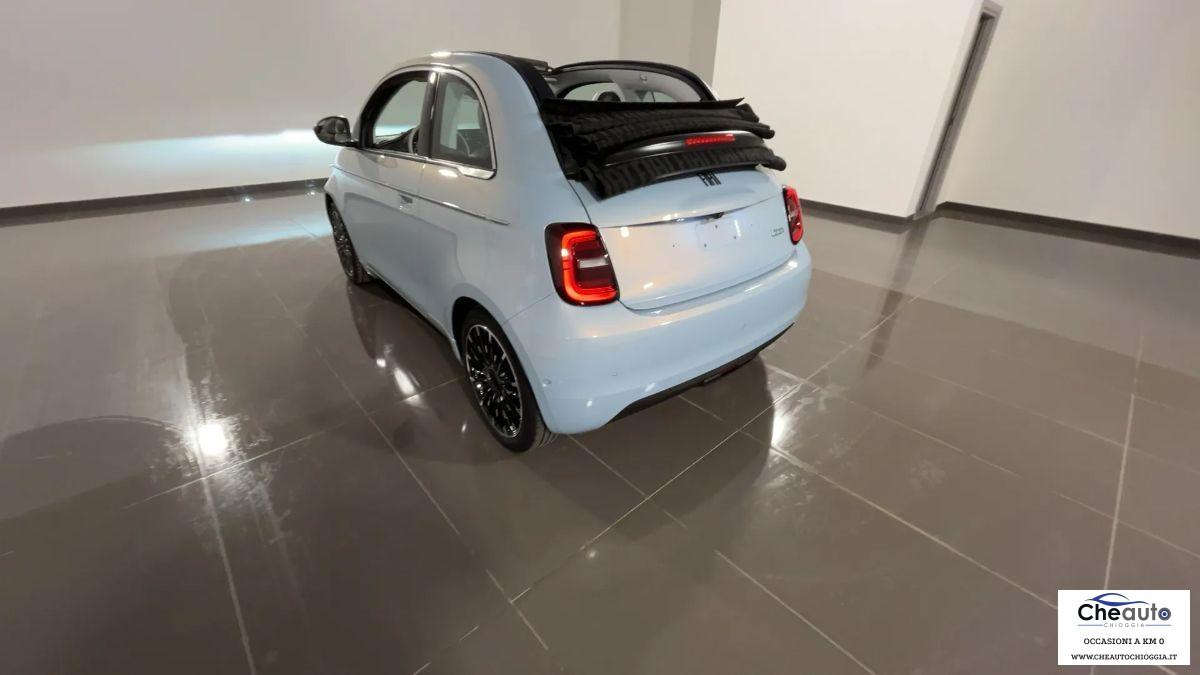 FIAT - 500 E - 500 La Prima Berlina