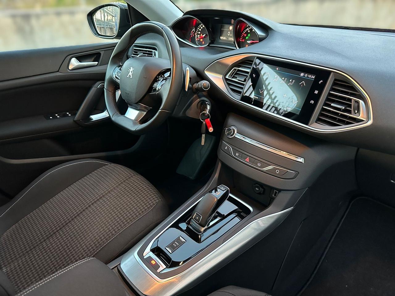 Peugeot 308 BlueHDi 130 S&S EAT8 Active Business