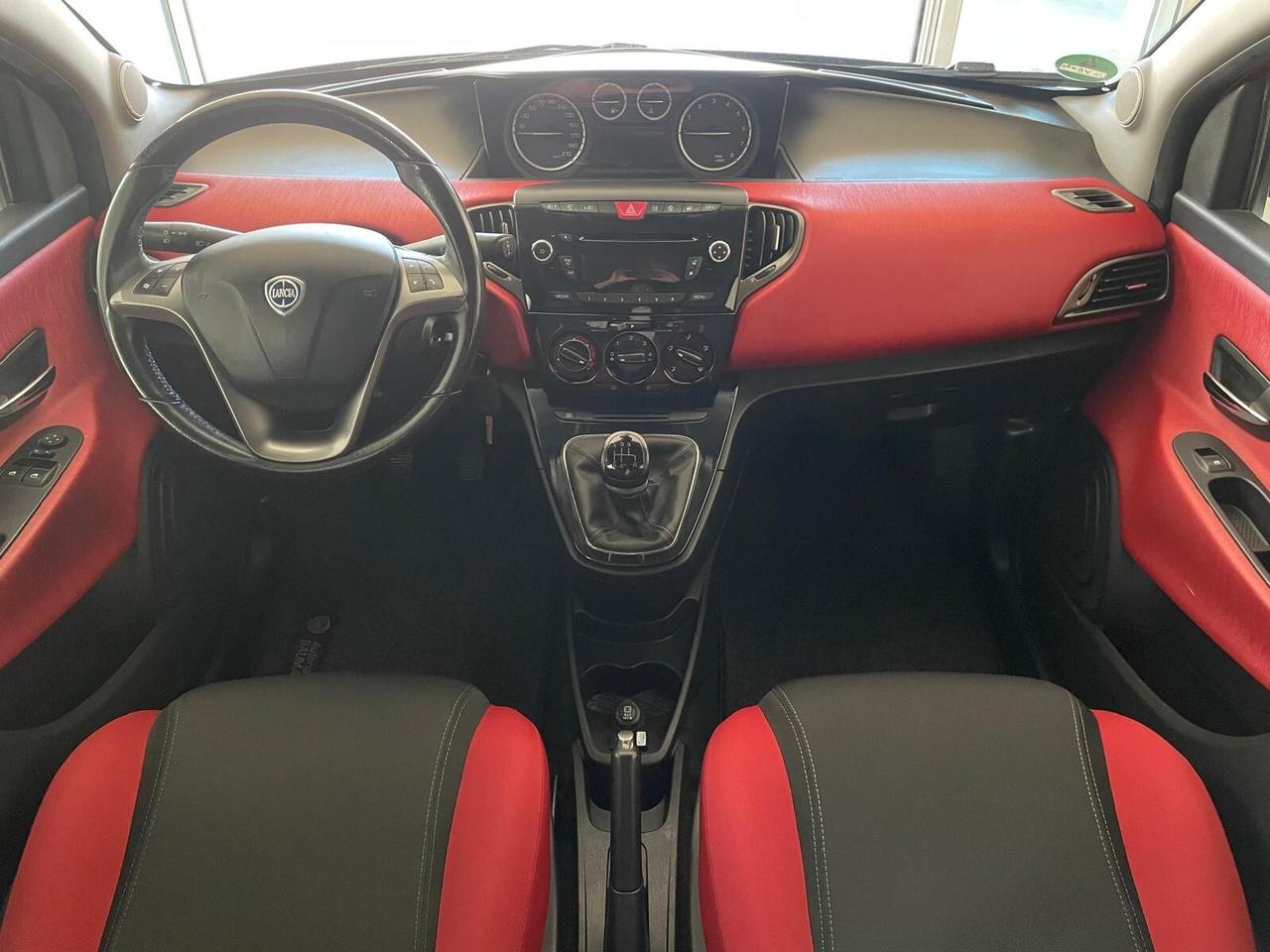 Lancia Ypsilon 1.2 69 CV 5 porte S&S Black&Red