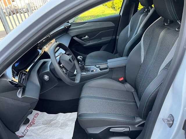 Peugeot 308 Berlina 1.2 PureTech 130cv Manuale ALLURE KM ZERO