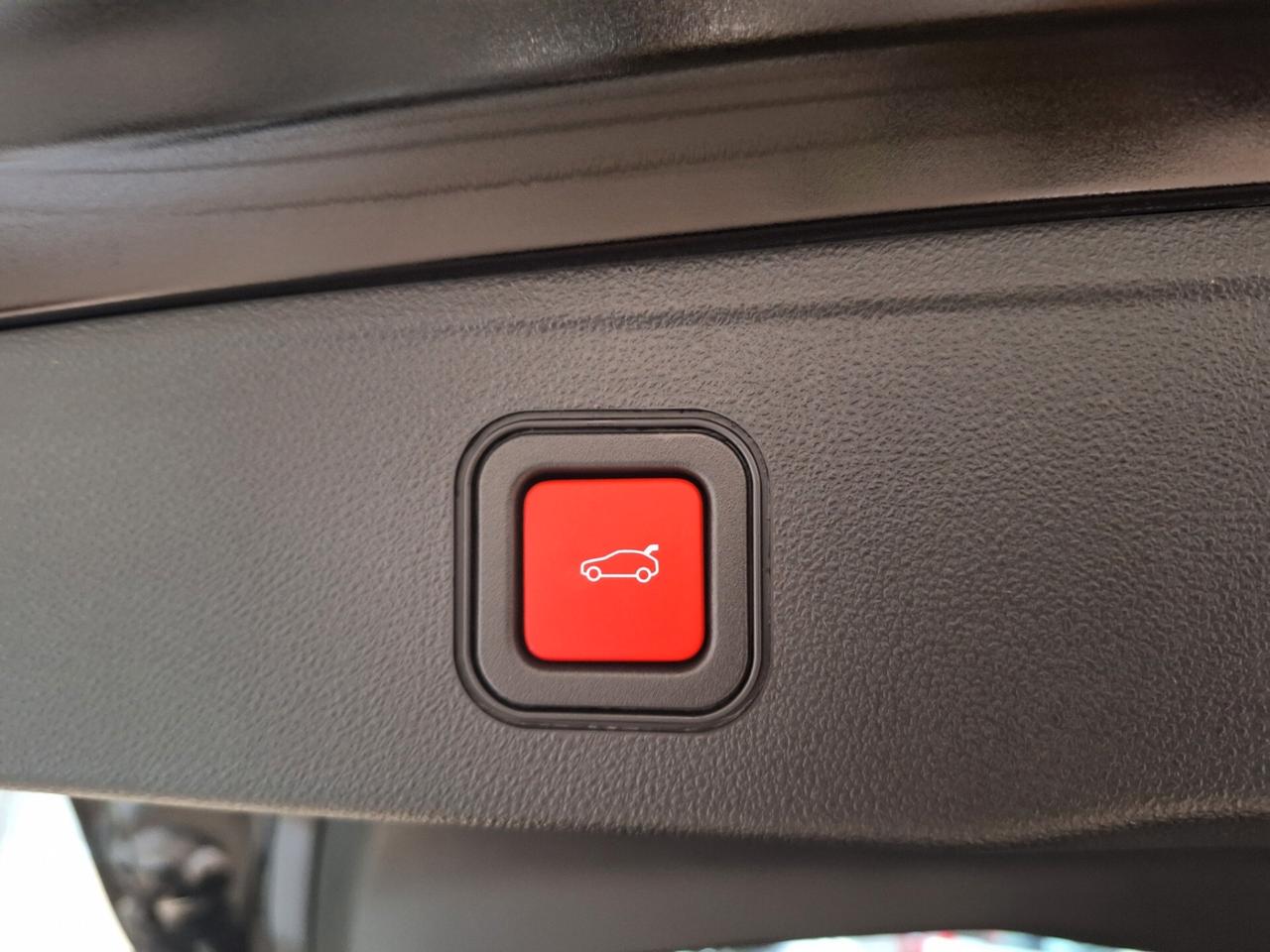 Jeep Avenger 1.2 Turbo 100 CV MHEV Summit