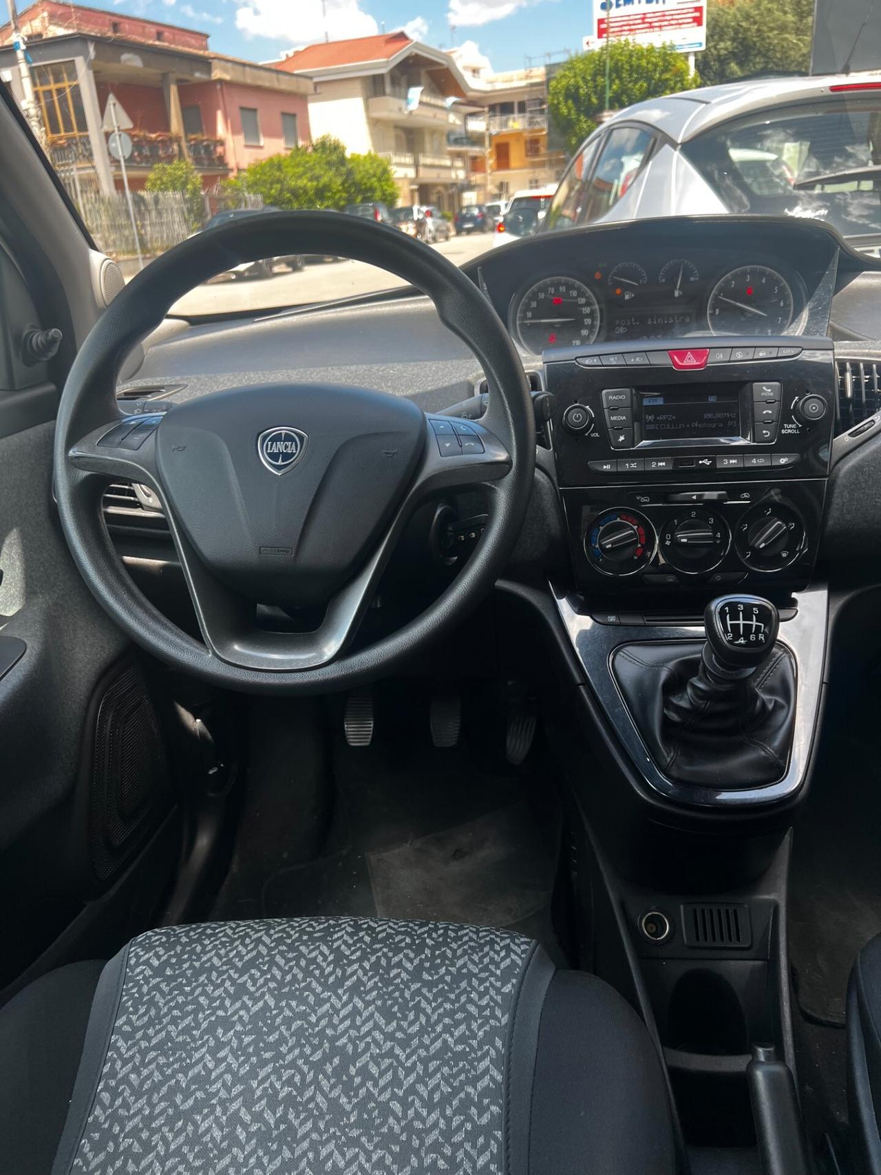 Lancia Ypsilon 1.0 FireFly 5 porte S&S Hybrid Ecochic Silver NEOPATENTATI