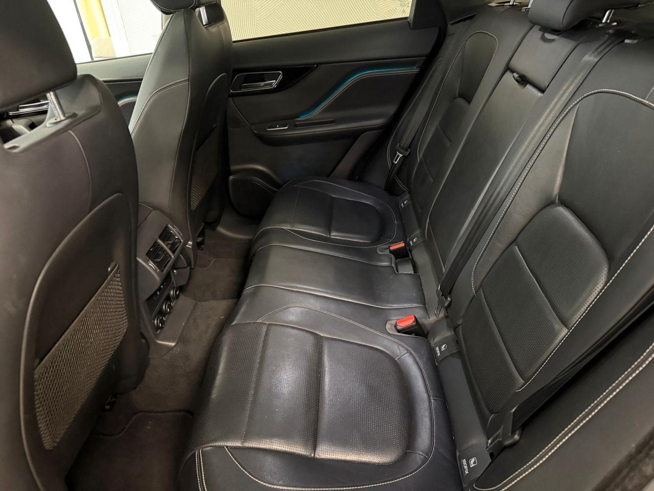 Jaguar F-Pace 2.0 D 180 CV AWD Portfolio