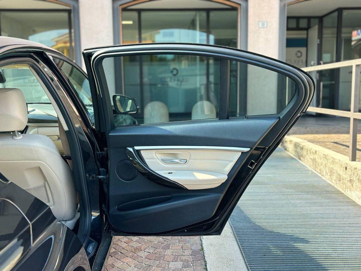 BMW Serie 3 Berlina 330e Luxury auto