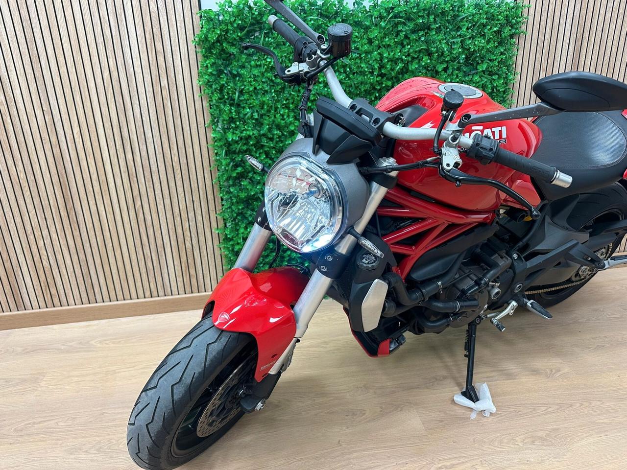 DUCATI MONSTER 1200 + TERMIGNONI DA 99€ AL MESE