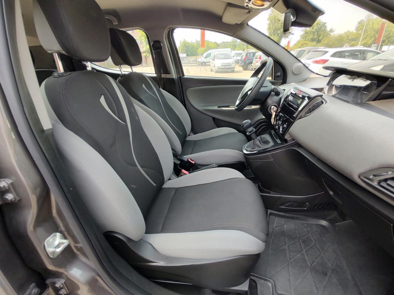 Lancia Ypsilon 1.2 69 CV 5 porte Silver, OK NEOPATENTATI, GARANZIA. L 12 MESI