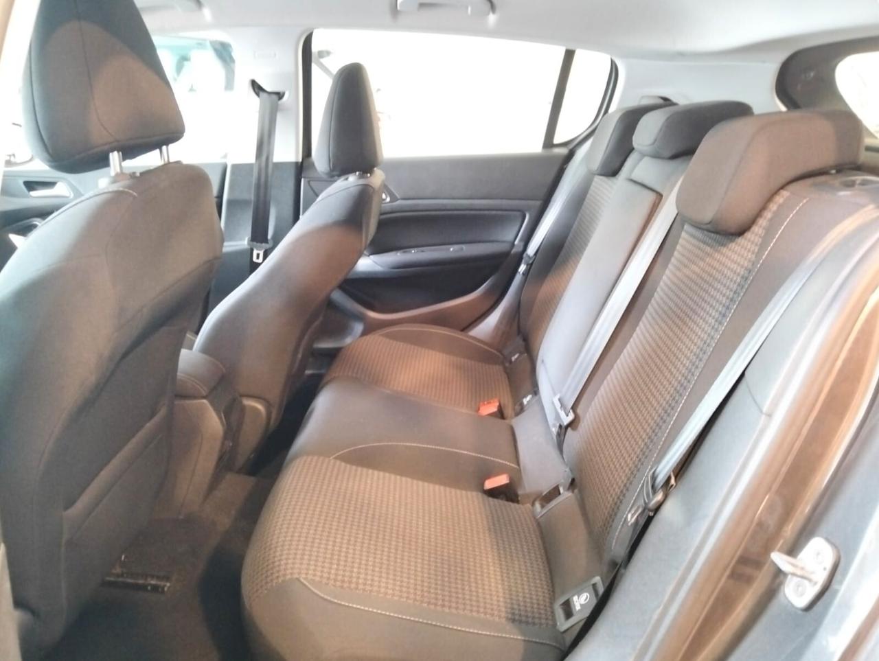 Peugeot 308 BlueHDi 130 S&S Business