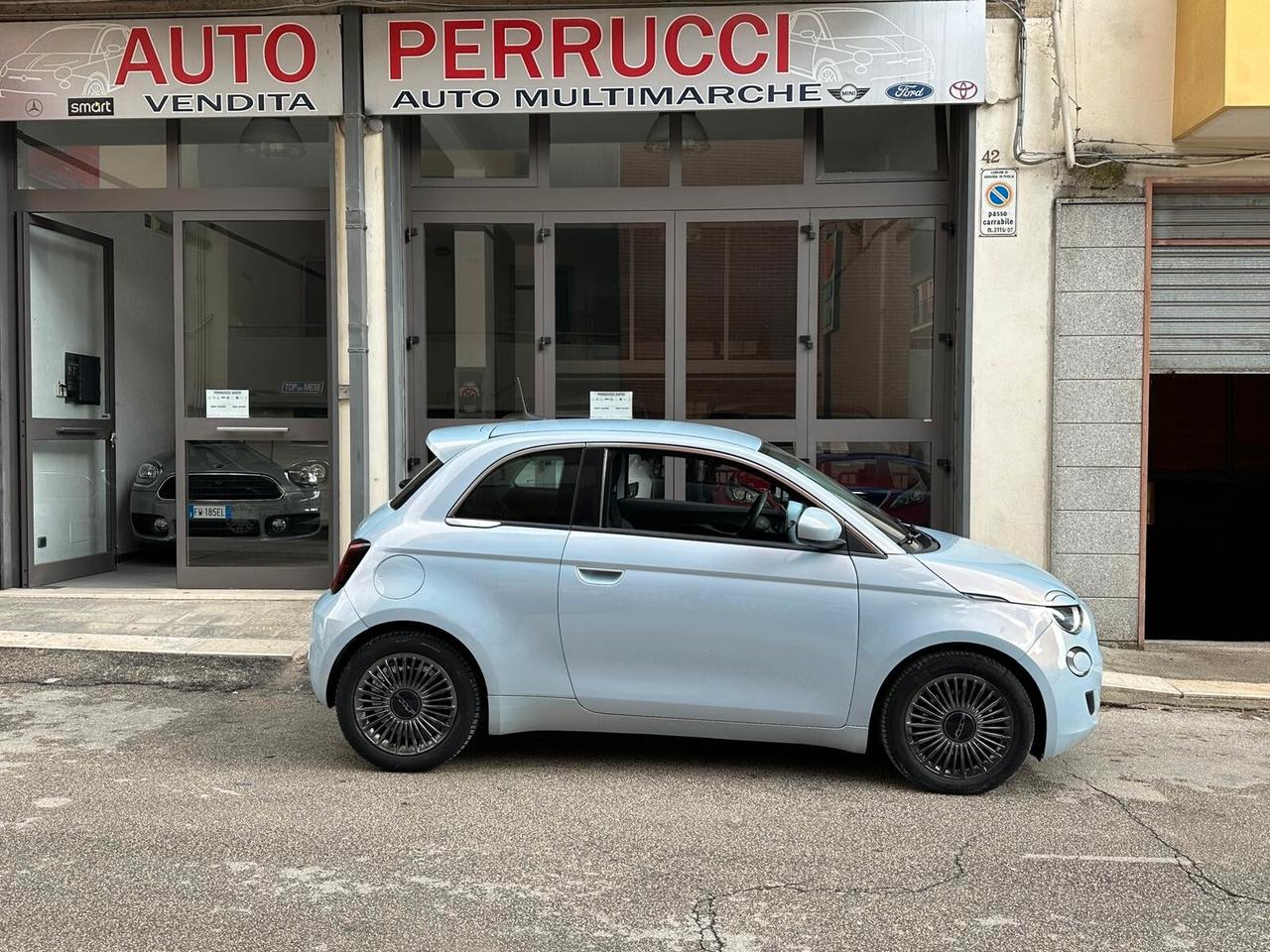 Fiat 500e Berlina 43 kWh La Prima