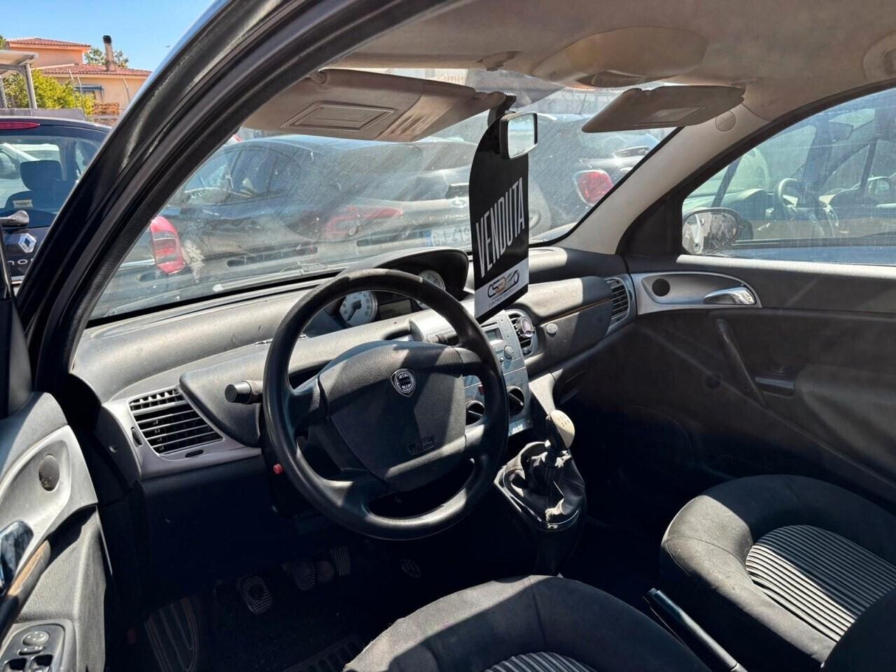 LANCIA YPSILON - NEOPATENTATI - 2 UNITà DISP