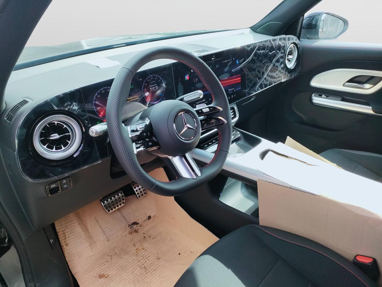 Mercedes-Benz GLB 250+ con tecnologia EQ
