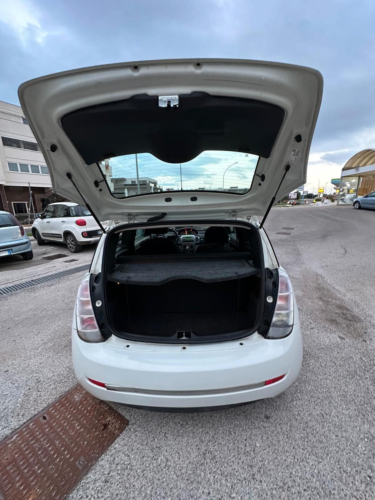 Lancia Ypsilon 1.2 69 CV Unyca