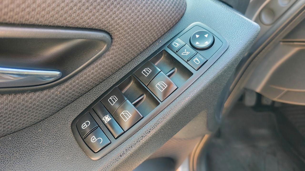 Mercedes A160 Benzina – Tagliandata, Gomme Nuove, Garanzia 12 Mesi