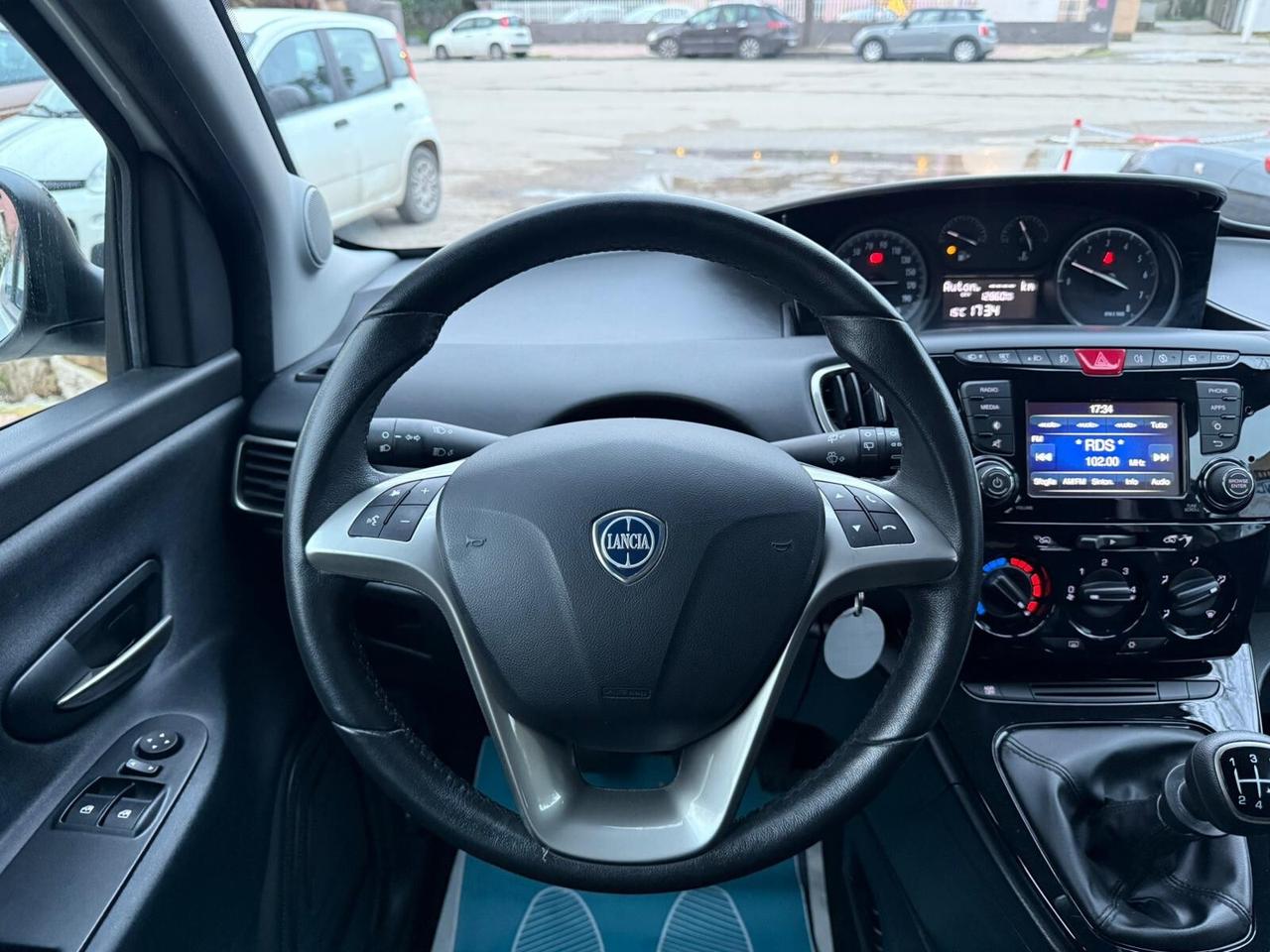 Lancia Ypsilon KM. 12.000! 1.2 BENZ. GOLD