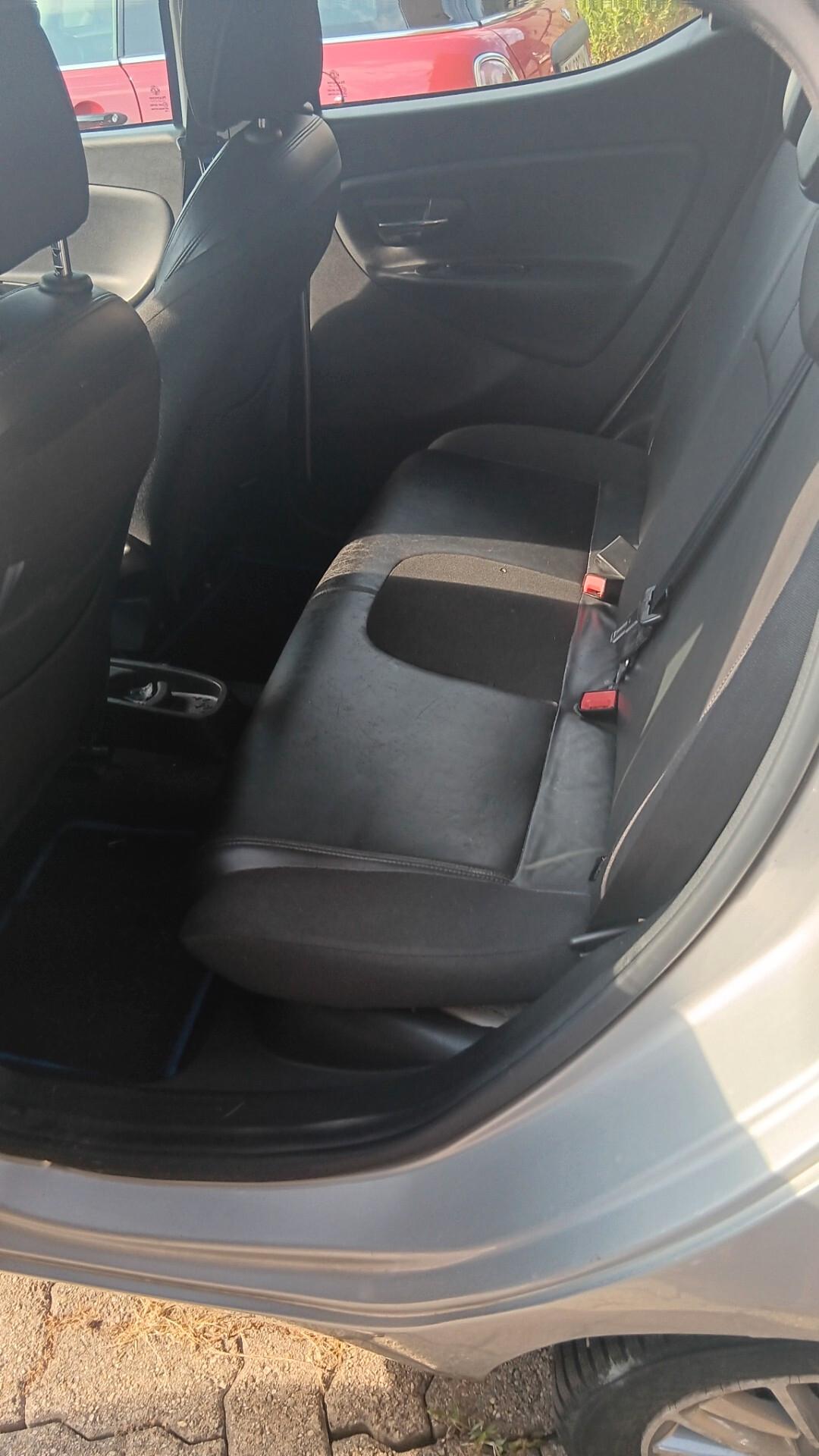 Lancia Ypsilon 0.9 TwinAir 85 CV 5 porte S&S Platinum