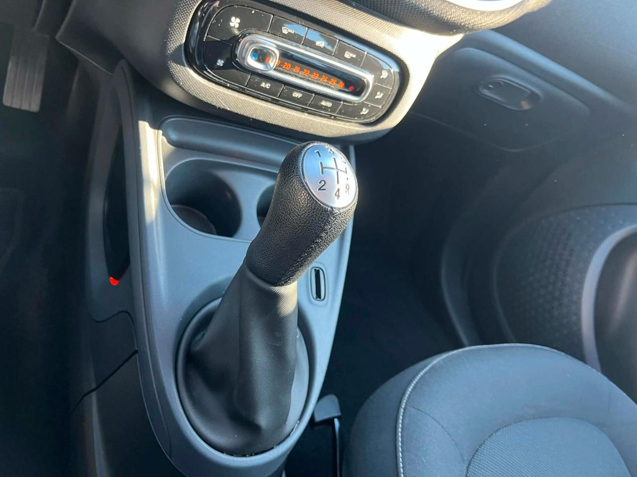 SMART FORFOUR 2018 PASSION TOTAL WHITE