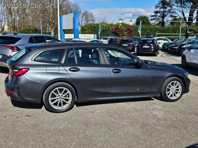 BMW 320 320d XDRIVE auto Business Adv - GD711AP