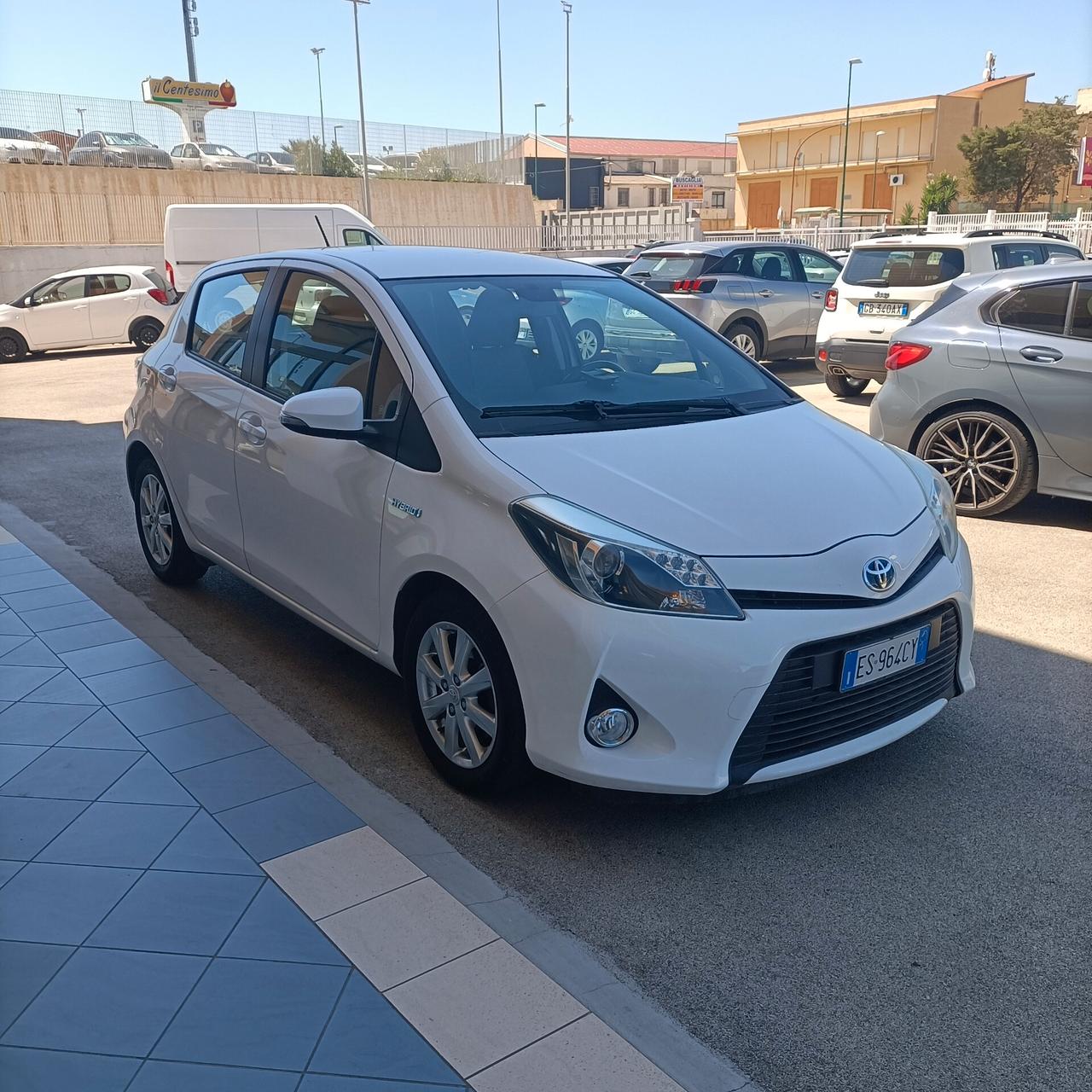 Toyota Yaris Hybrid Lounge