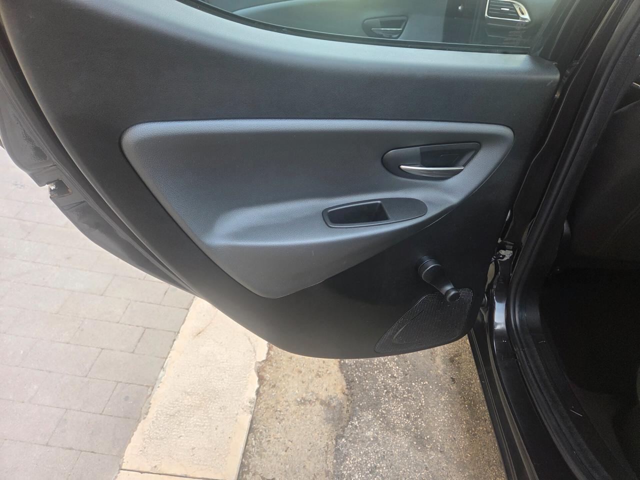 LANCIA YPSILON 1.2 BENZINA 70 CV SOLI KM 56000 CERTIF