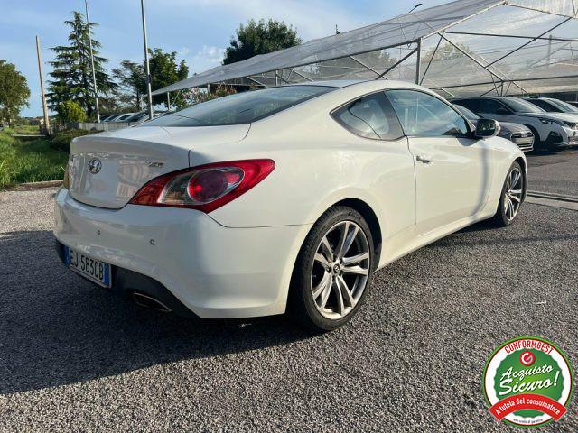 HYUNDAI Genesis Coupe 2.0 Turbo Sport