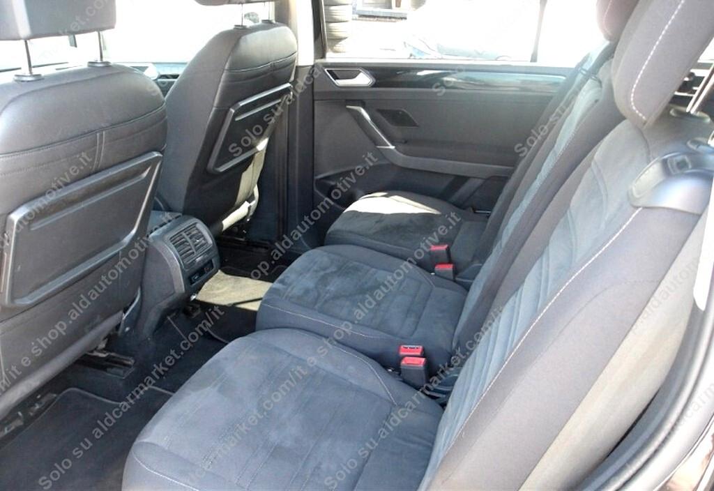 Volkswagen Touran 2.0 TDI 150 CV SCR DSG Executive BlueMotion Tech.7p Nav PDC UNIPRO IVA DEDUC.