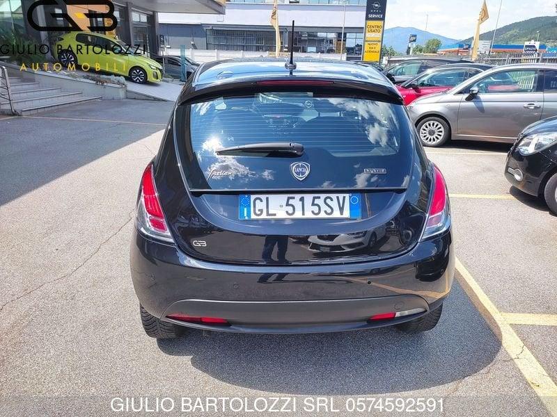 Lancia Ypsilon 1.0 FireFly 5 porte S&S Hybrid Silver