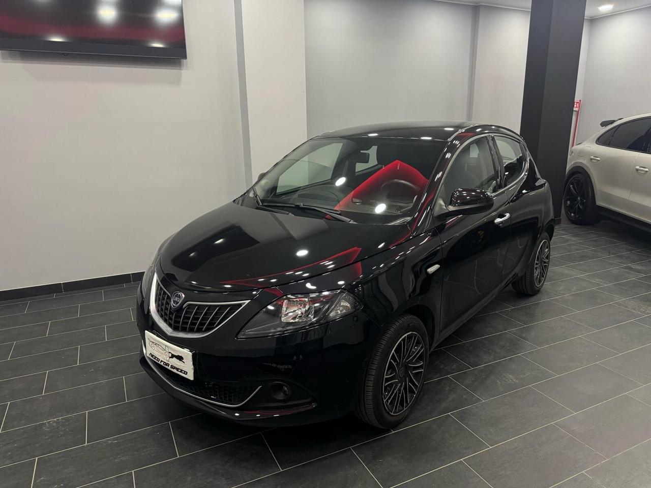 Lancia Ypsilon 1.0 FireFly 5 porte S&S Hybrid Ecochic UnYca
