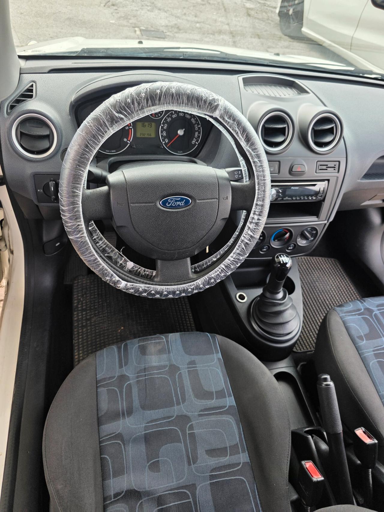 Ford Fiesta 1.4 TDCi 3p. Van con 232.000km Neopatentati ok