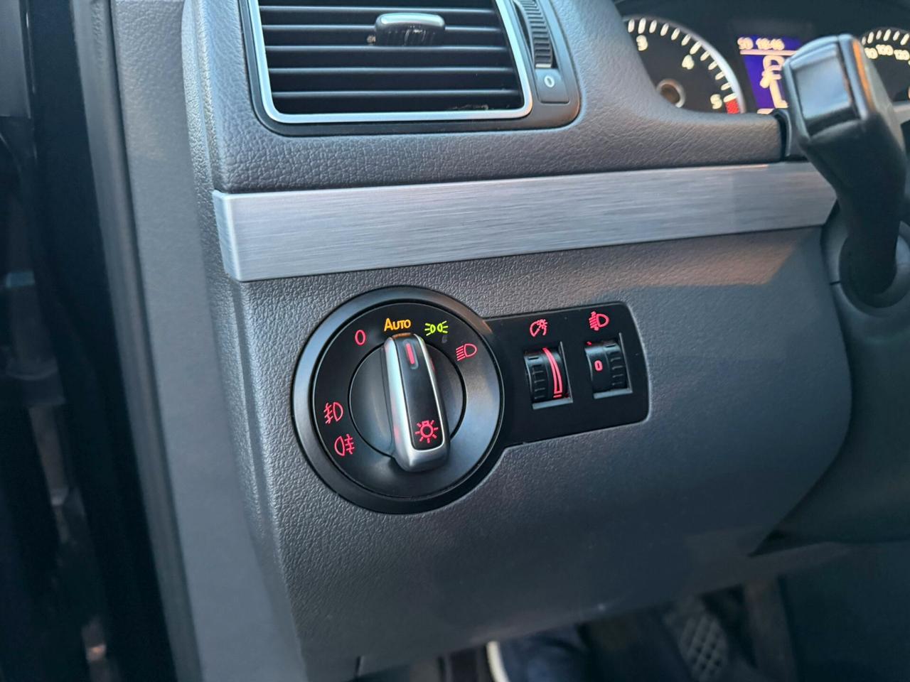 Volkswagen Touran 1.6 TDI DPF HIGHLINE