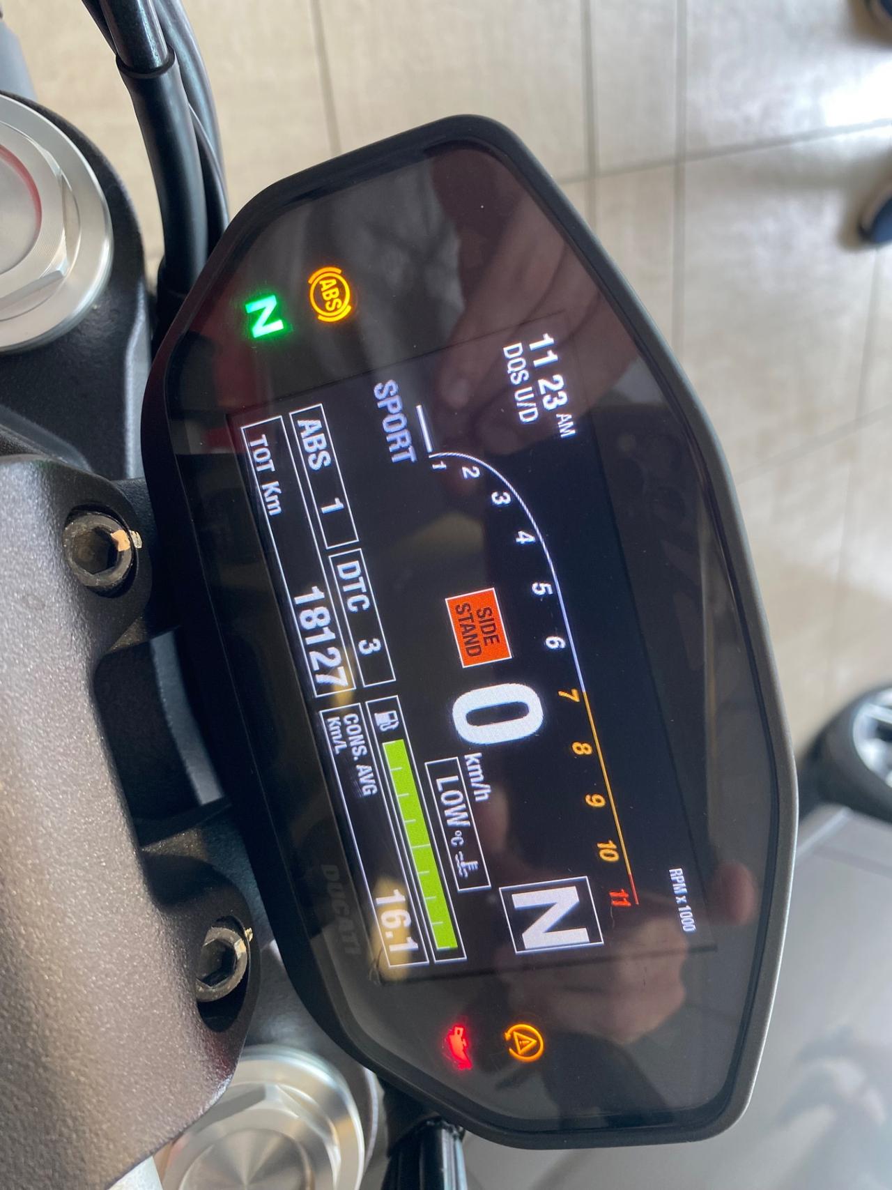 DUCATI MONSTER 821 ABS