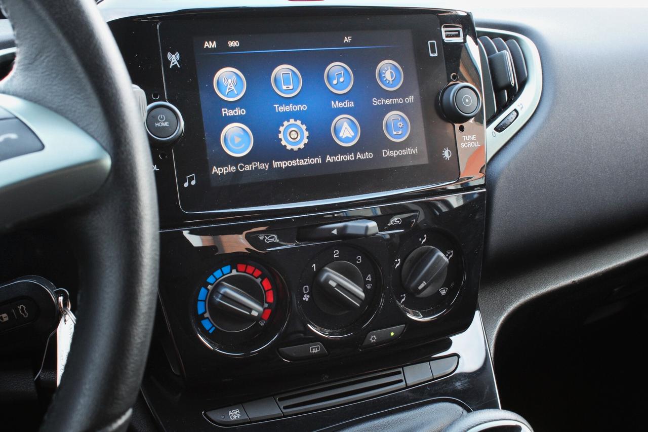 Lancia Ypsilon 1.0 FireFly S&S Hybrid Platino-OK NEOPATENTATI