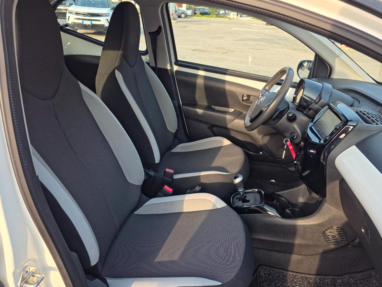 Toyota Aygo 1.0 VVT-i 69 CV 5 porte x-cite MMT 2014-E5B Automatico NEO