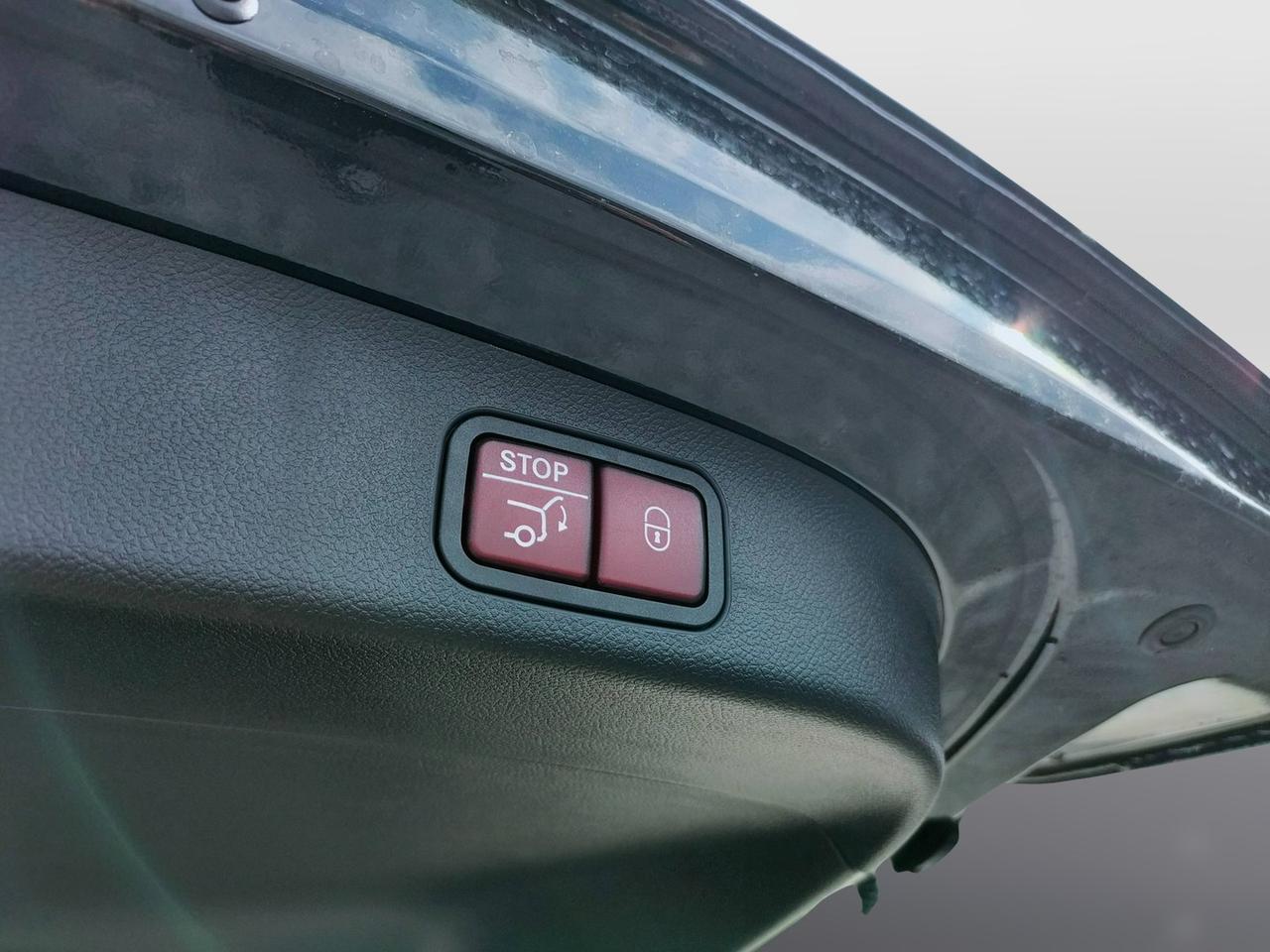 Mercedes-Benz GLB 250+ con tecnologia EQ
