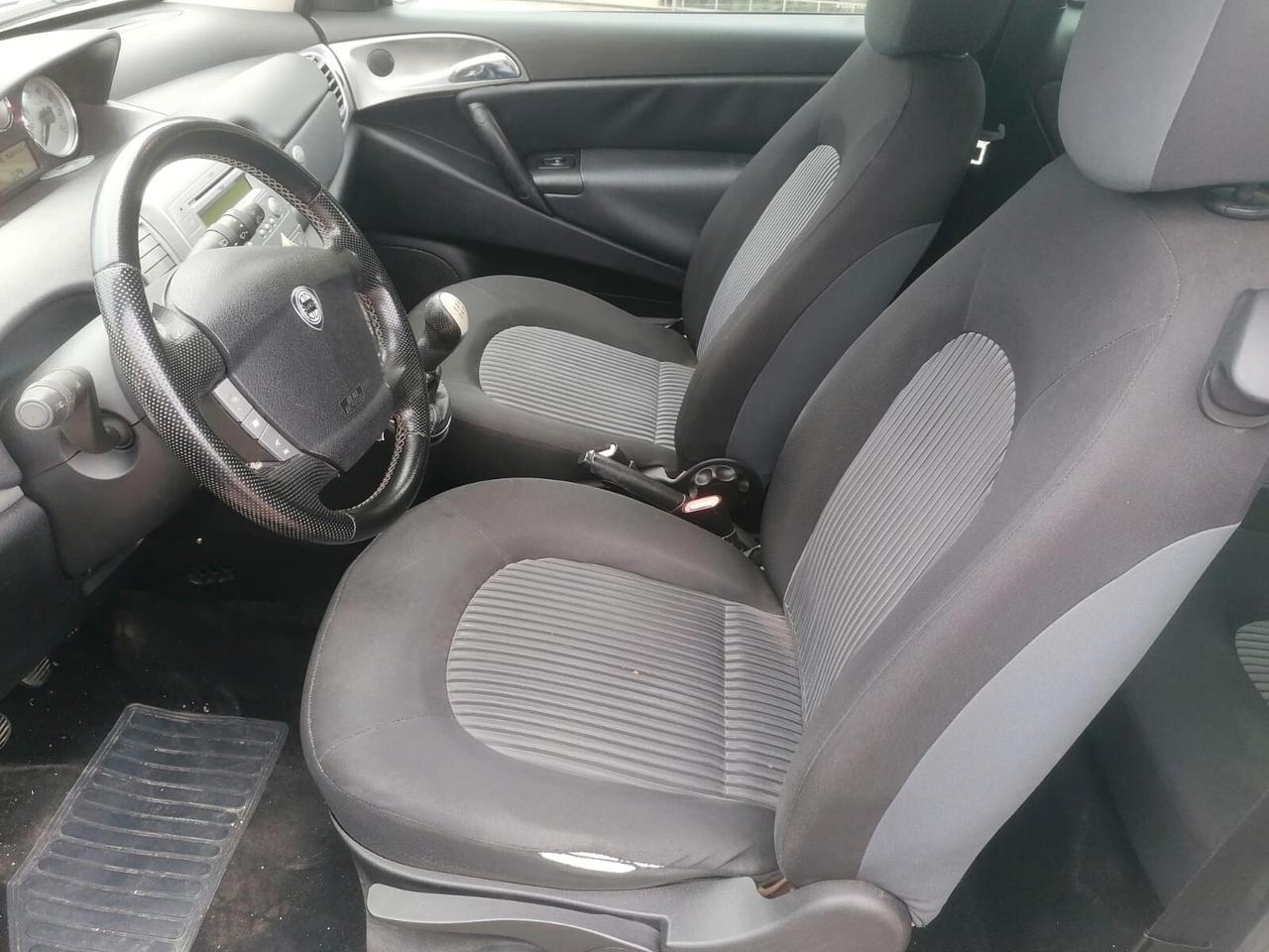 Lancia Ypsilon 1.3 MJT 75 CV Platino