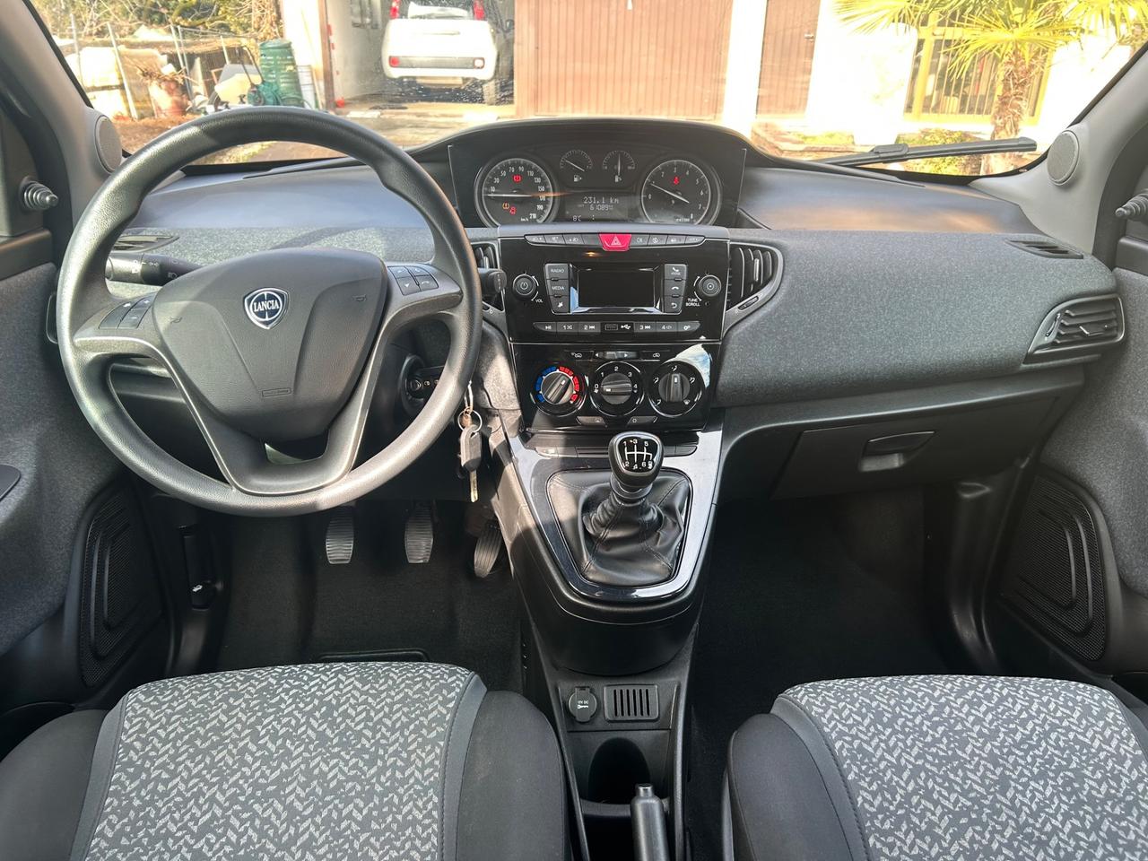 Lancia Ypsilon 1.0 Hybrid Ecochic